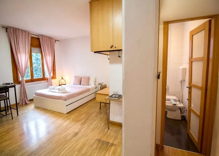 Monolocale Flower - Comfort & Free Wifi - Arena Rcf * Reggio Emilia